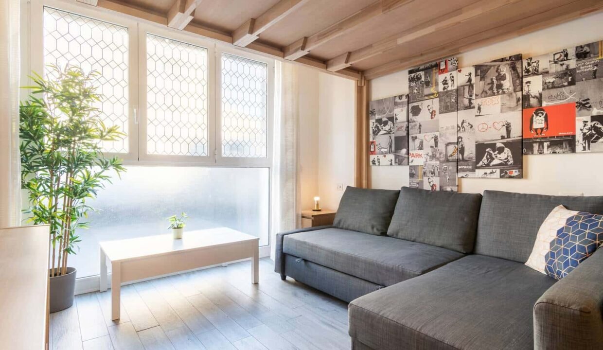 1a146769-b2e8-40ff-8f52-40dda864f538