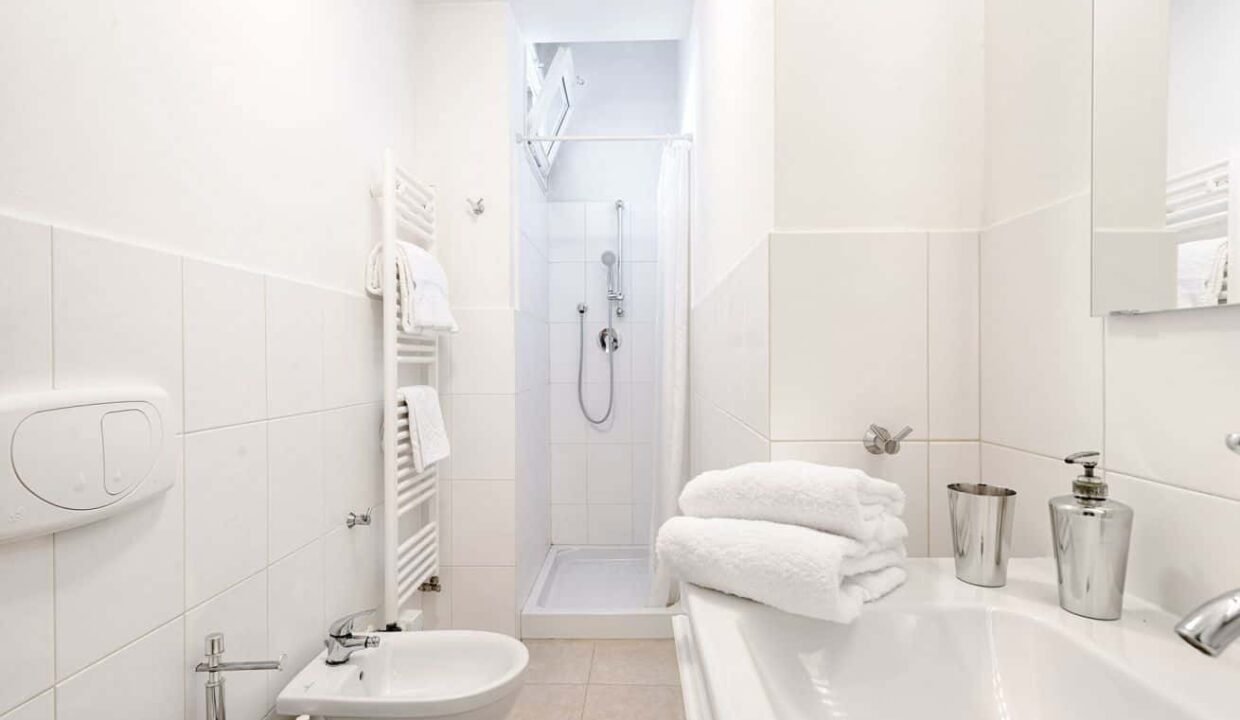 2deff0d5-df4a-4634-8085-78652afb4b64