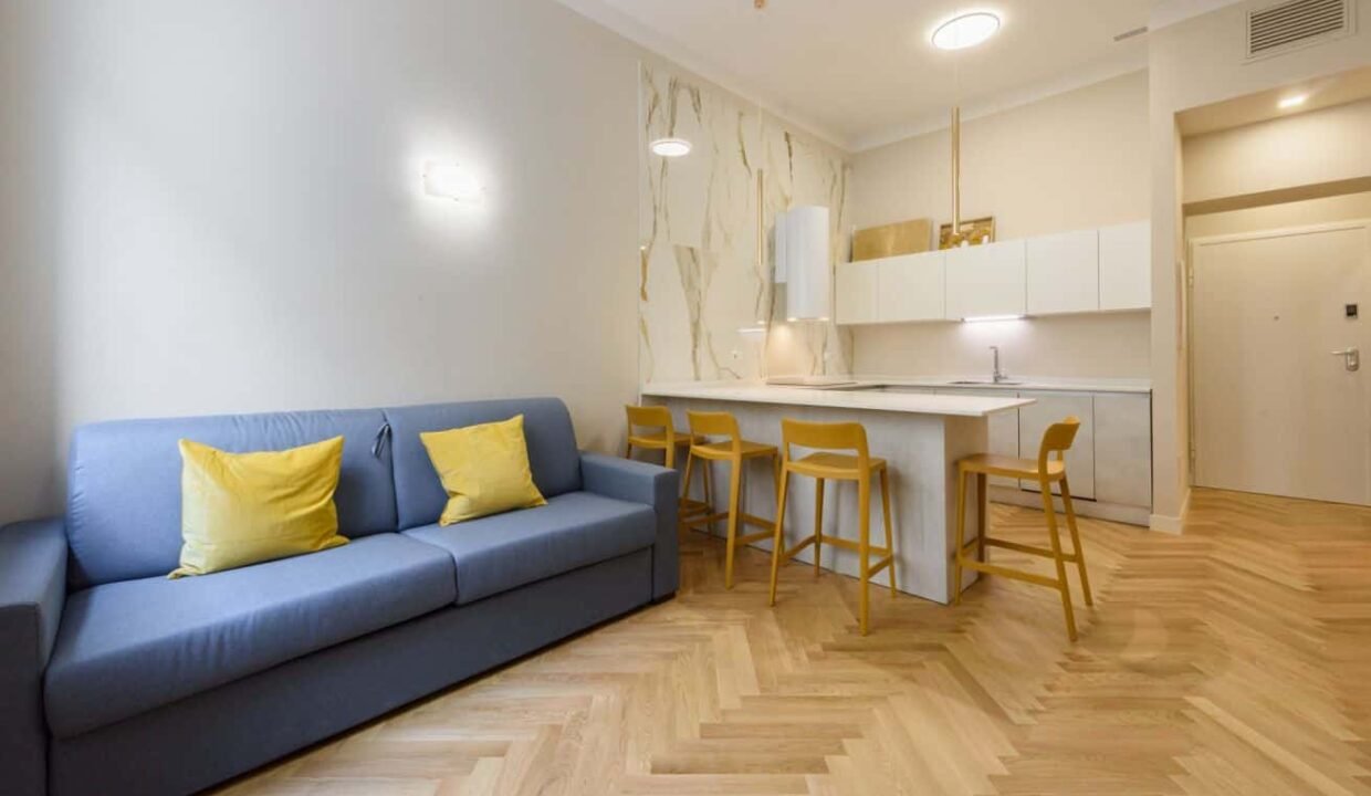 4d4ea376-b833-4b21-bb5a-70b1026e6e18