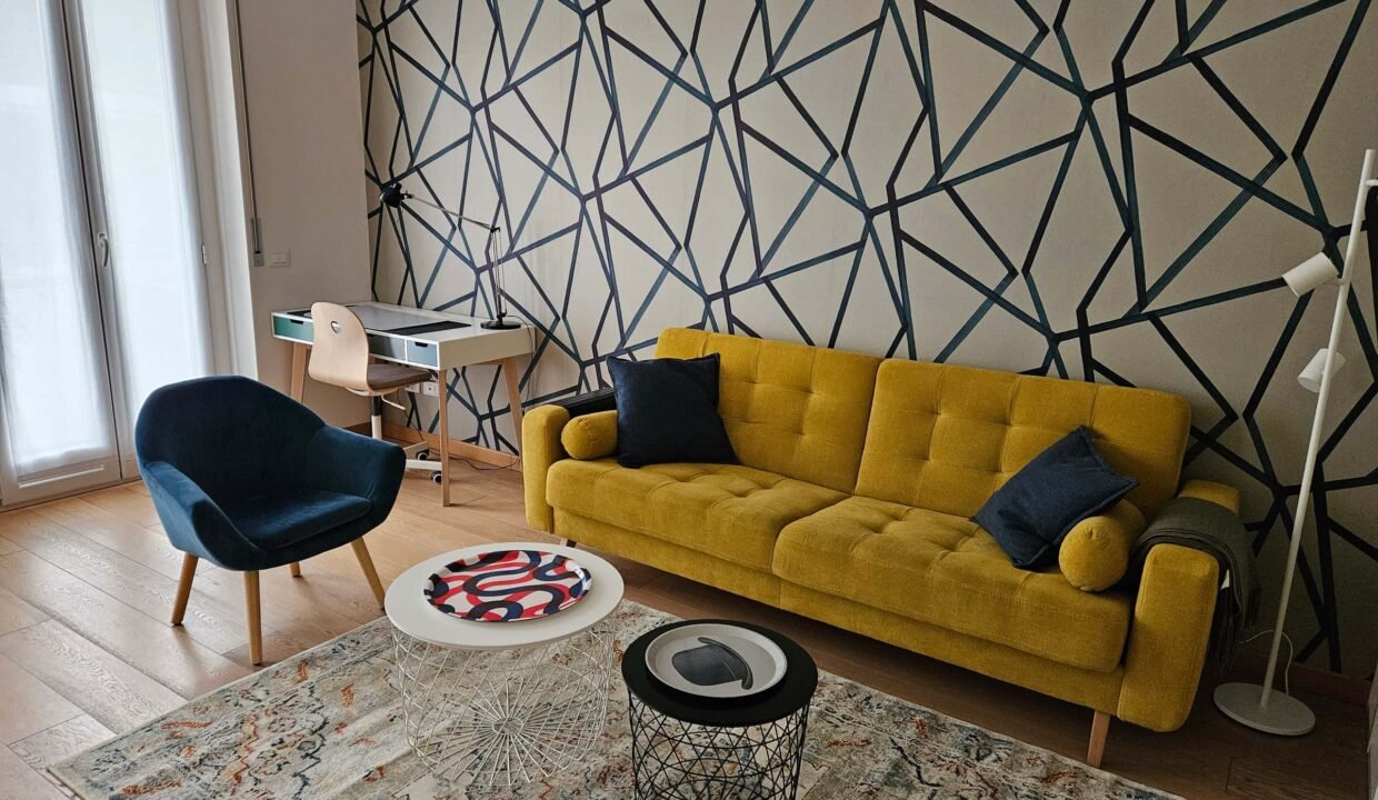 4e7689e9-4219-4b7b-9299-499614343260 (1)