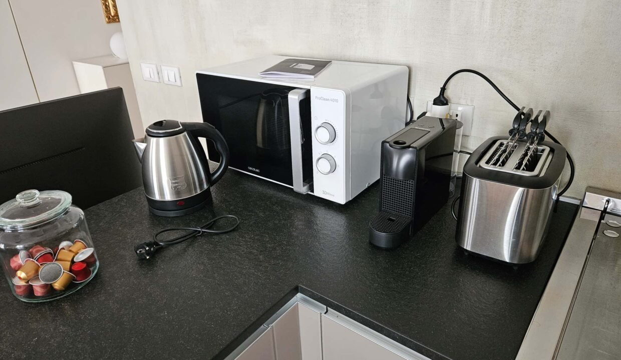 ac908f4e-0198-4fe1-99a8-06dd7b8d5e3b