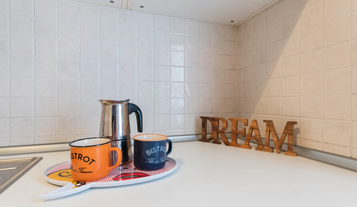 dc639239-4549-4a1b-9e53-e85d7f9553ce