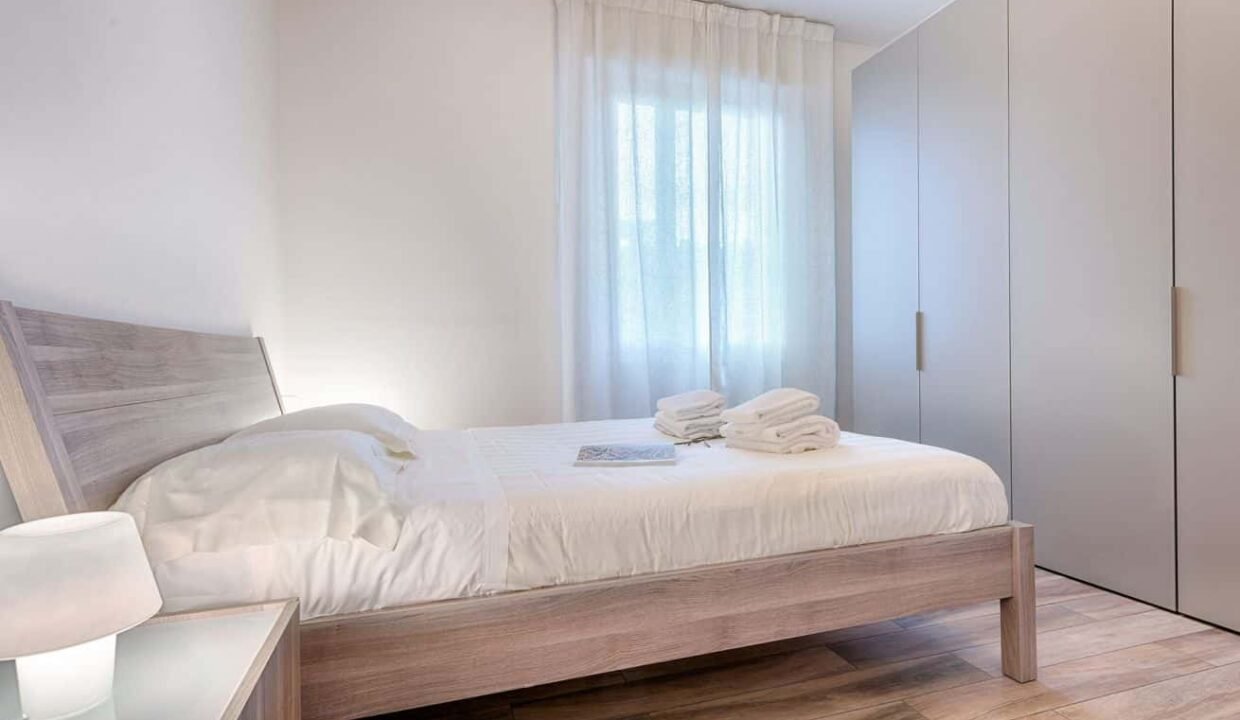 e2d67217-c995-4343-a144-4d0581e99d4b