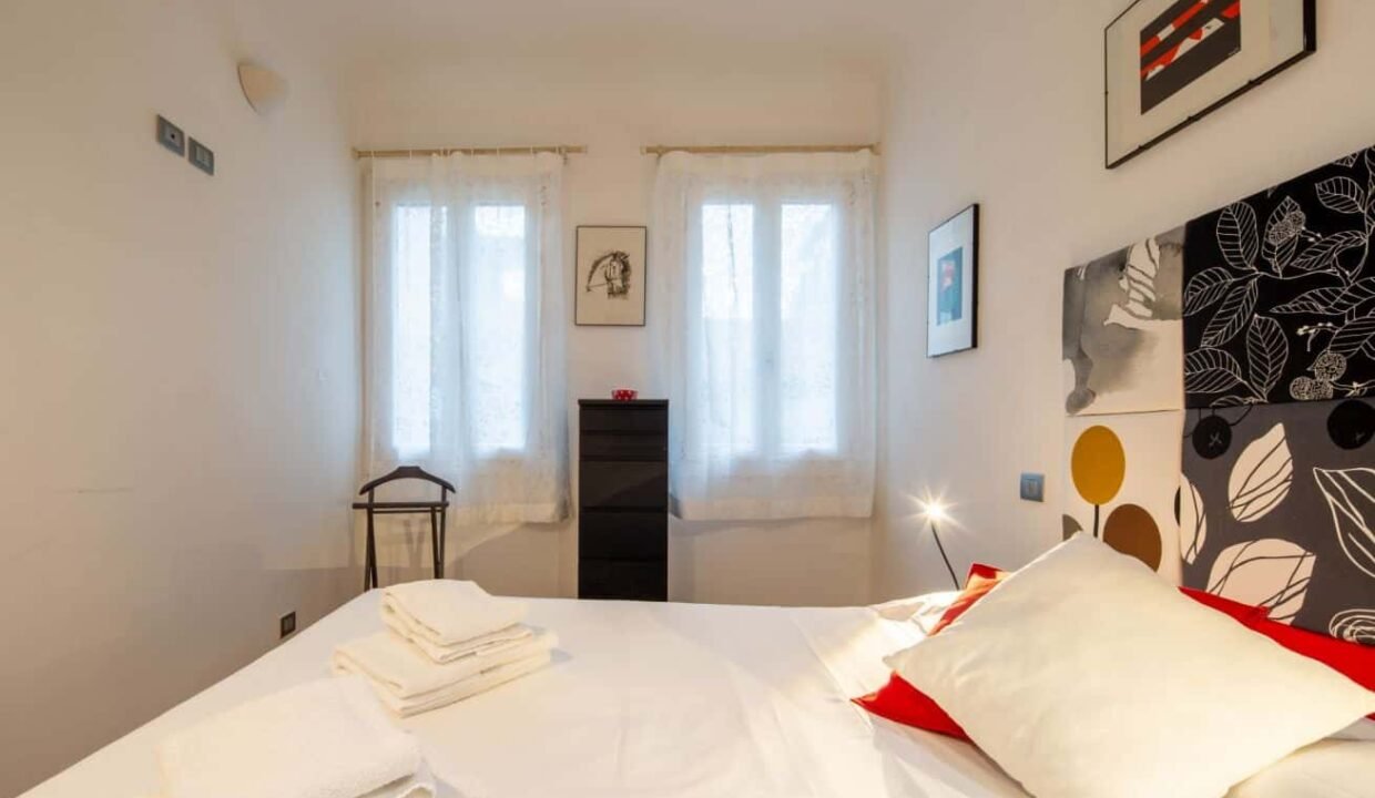 f2e1214b-9e87-4dea-bc90-fa6d8c1697b2