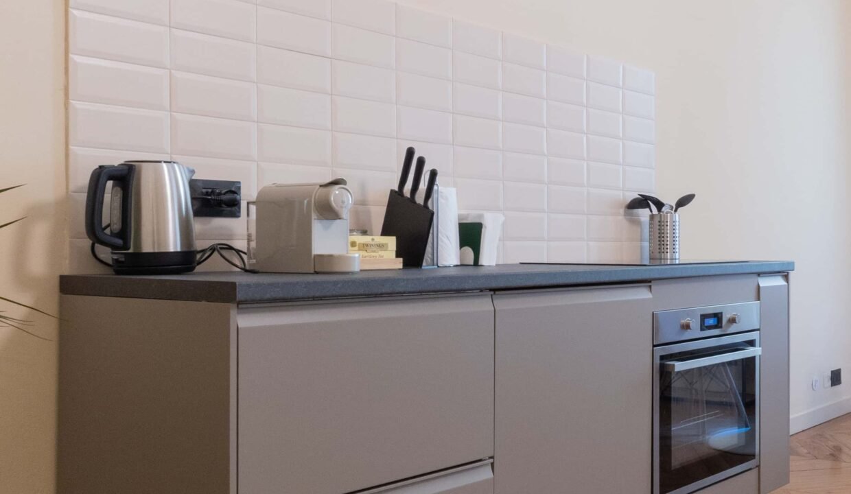 f3064546-f4eb-4e7a-8edf-a1401fdfc381