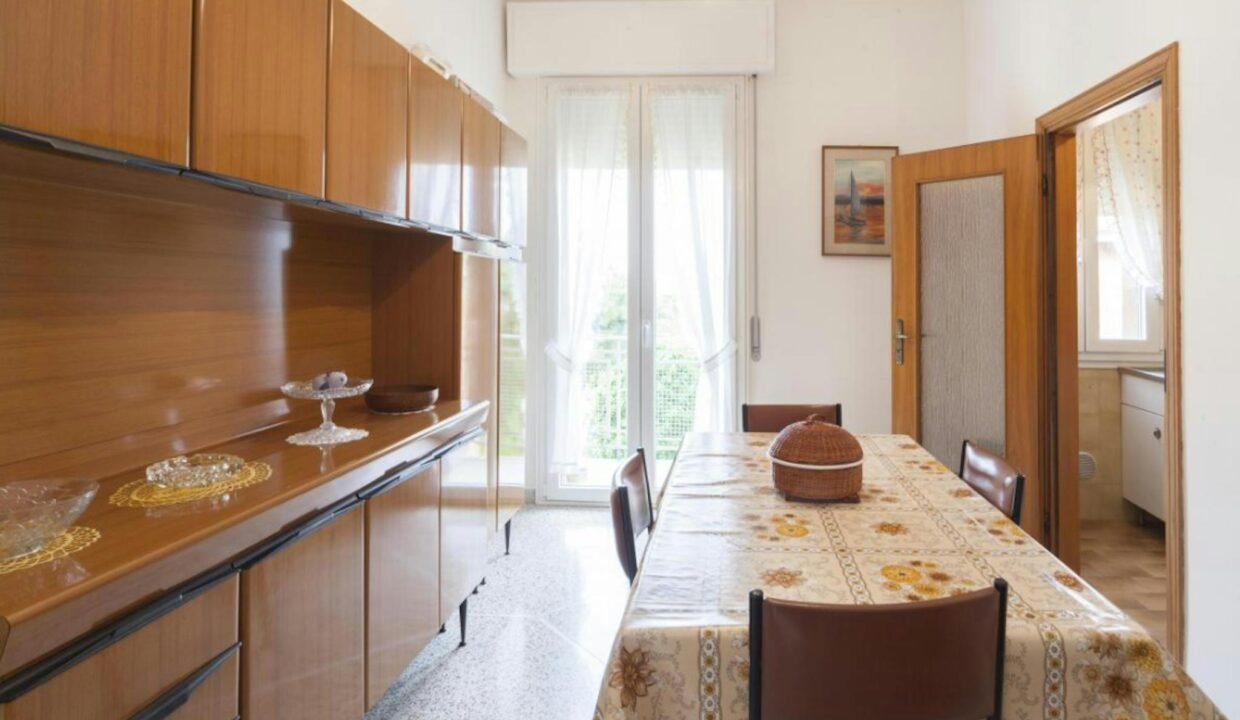 b2110182-4816-443f-8c3a-49b42382f08b