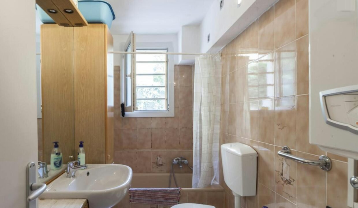 c546f1b7-803d-4283-8f27-d7e17722c077